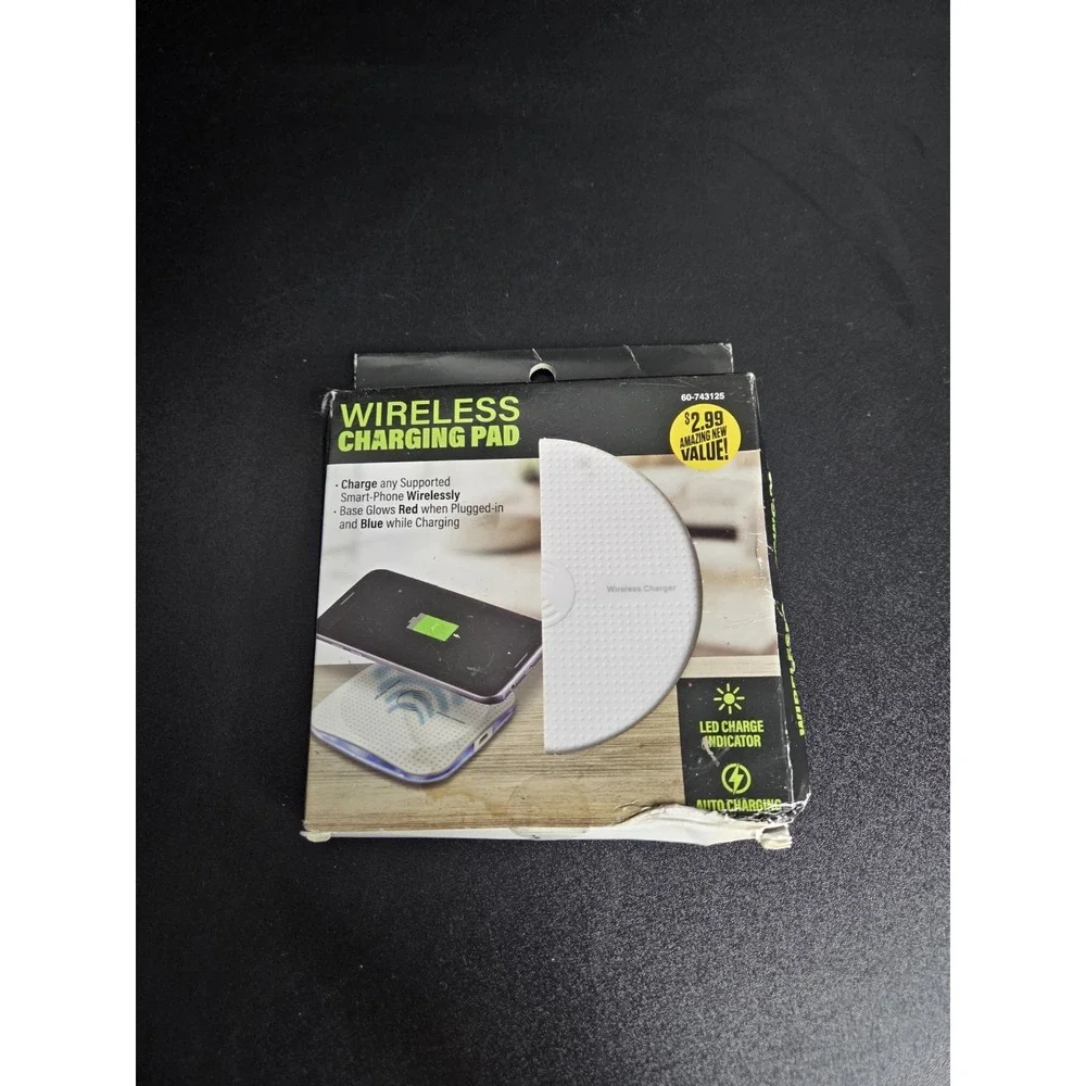 Wireless Charging Pad Qi Compatible LED Indicator with Cable – NIB